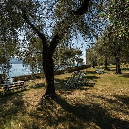 Oleandro Apartment Directly On The Lake Gargnano Ngoại thất bức ảnh